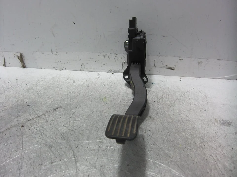 Foto de POTENCIOMETRO PEDAL PEUGEOT 208 1.2 12V e-VTi / PureTech (81 CV / 60 KW) referencia 9671433780