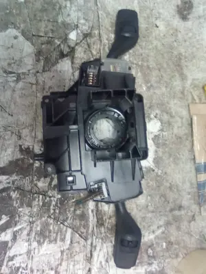 Foto de MANDO MULTIFUNCION FORD FOCUS BERLINA (CAP) 2.0 TDCi CAT (136 CV / 100 KW) referencia 14A664 foto 2