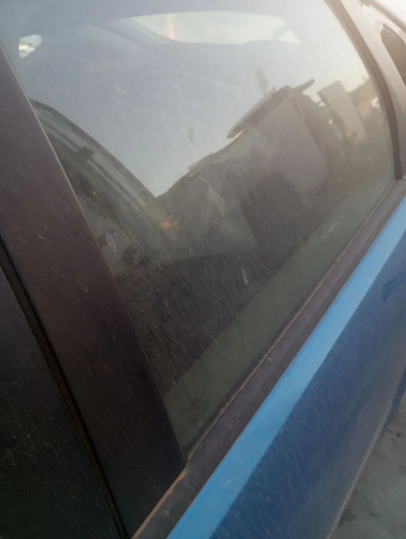 Foto de LUNA TRASERA IZQUIERDA FORD FOCUS BERLINA (CAP) 1.6 TDCi CAT (109 CV / 80 KW)