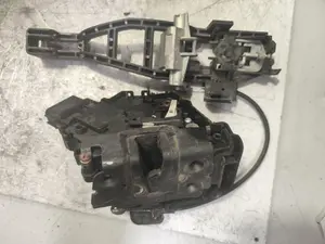 Foto de CERRADURA PUERTA DELANTERA DERECHA FORD FOCUS BERLINA (CAP) 1.6 16V CAT (101 CV / 74 KW) referencia 7M5AR21812AA