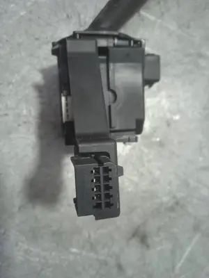 Foto de MANDO INTERMITENTES VOLKSWAGEN GOLF V (1K1)(10.2003) 1.9 TDI (90 CV / 66 KW) referencia 1K0953513 foto 2