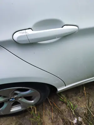 Foto de MANETA EXTERIOR TRASERA DERECHA BMW SERIE 3 BERLINA (E90) 2.0 Turbodiesel CAT (143 CV / 105 KW)