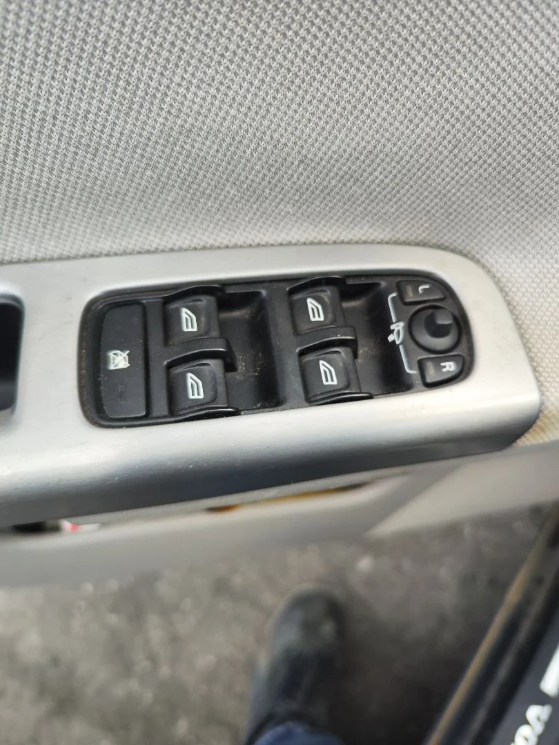 Foto de MANDO ELEVALUNAS DELANTERO IZQUIERDO VOLVO V50 FAMILIAR 2.0 Diesel CAT (136 CV / 100 KW)