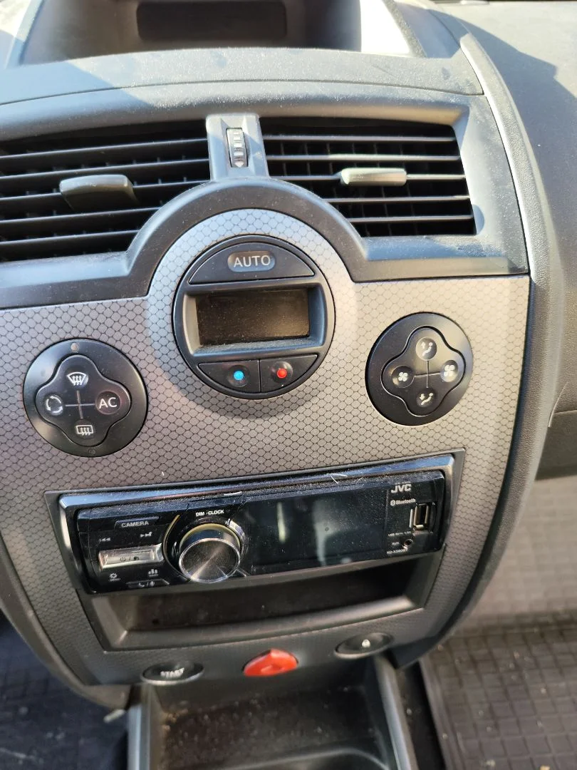 Foto de MANDO CALEFACCION / AIRE ACONDICIONADO RENAULT MEGANE II BERLINA 5P 1.5 dCi Diesel (106 CV / 78 KW)