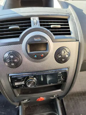Foto de MANDO CALEFACCION / AIRE ACONDICIONADO RENAULT MEGANE II BERLINA 5P 1.5 dCi Diesel (106 CV / 78 KW)