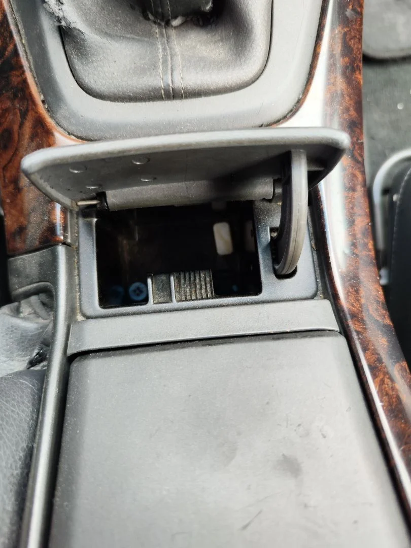 Foto de CENICERO VOLVO S80 BERLINA 2.4 Diesel CAT (163 CV / 120 KW) referencia 9165472