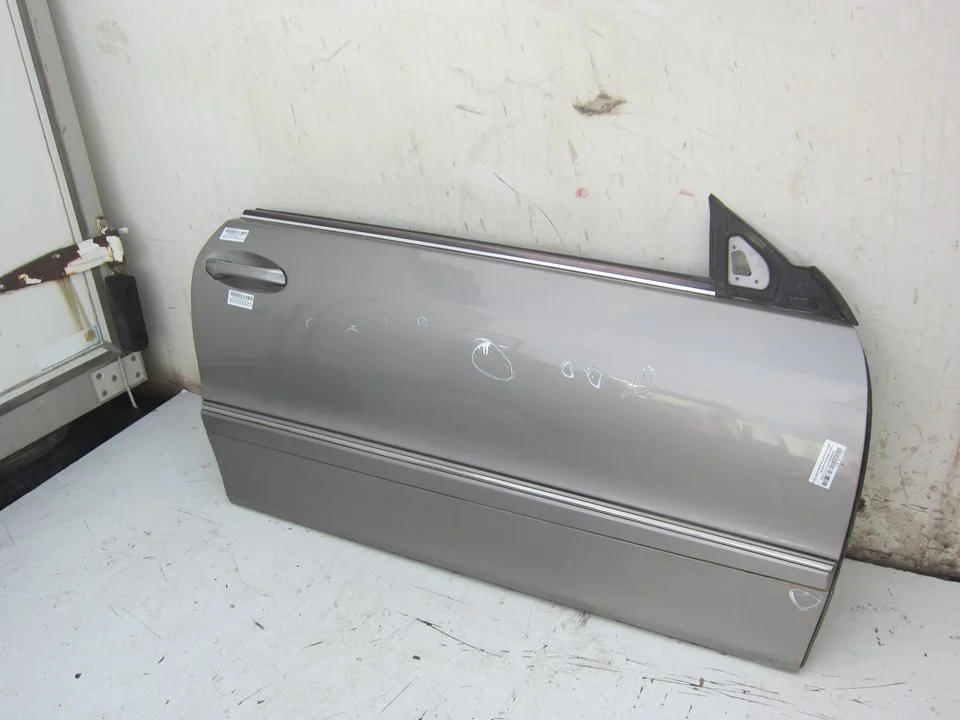 Foto de PUERTA DELANTERA DERECHA MERCEDES-BENZ CLK (BM 209) COUPE 2.7 CDI 20V CAT (170 CV / 125 KW)