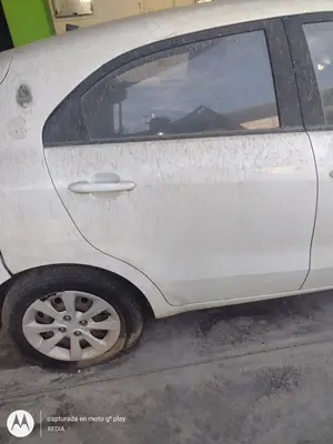 Foto de PUERTA TRASERA DERECHA KIA RIO (UB) 1.2 CAT (86 CV / 63 KW)