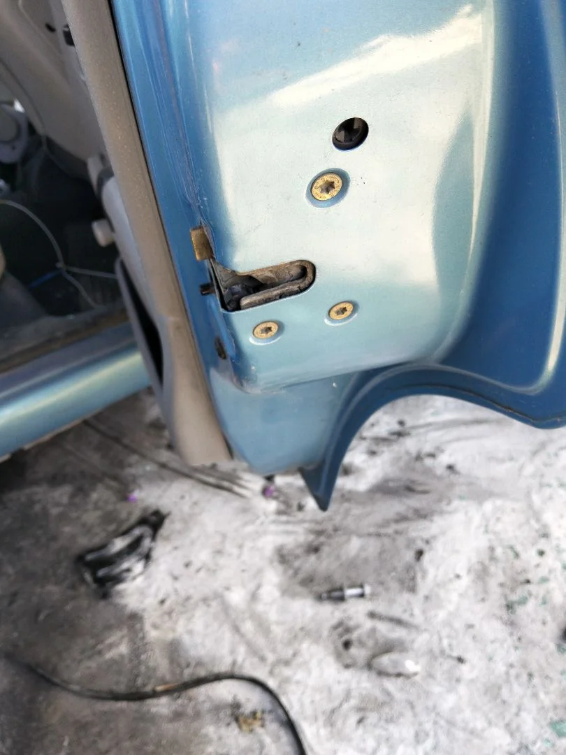 Foto de CERRADURA PUERTA TRASERA DERECHA CITROEN C3 1.4 HDi (68 CV / 50 KW) referencia 9137A1