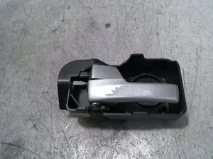 Foto de MANETA INTERIOR TRASERA IZQUIERDA FORD MONDEO BERLINA (GE) 2.0 16V DI TD CAT (116 CV / 85 KW) referencia 1S71F22601AF foto 1