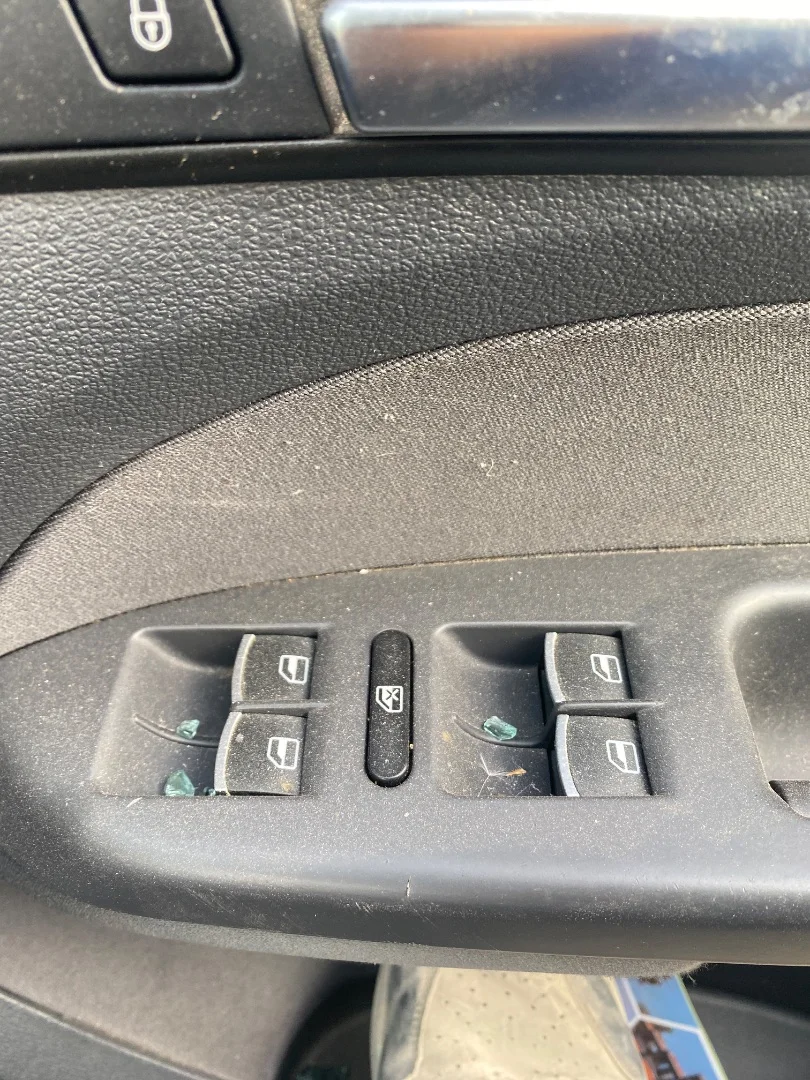Foto de MANDO ELEVALUNAS DELANTERO DERECHO VOLKSWAGEN TOURAN (1T3) 1.6 TDI DPF (105 CV / 77 KW)