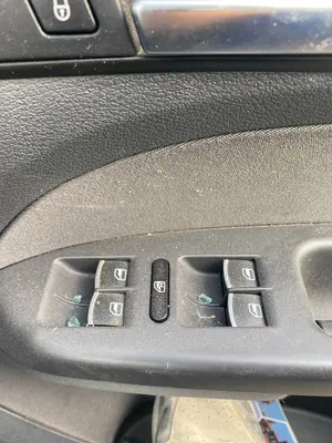Foto de MANDO ELEVALUNAS DELANTERO DERECHO VOLKSWAGEN TOURAN (1T3) 1.6 TDI DPF (105 CV / 77 KW)