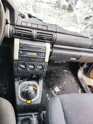 Foto de CONSOLA CENTRAL LAND ROVER FREELANDER (LN) 2.0 Td4 CAT (109 CV / 80 KW)