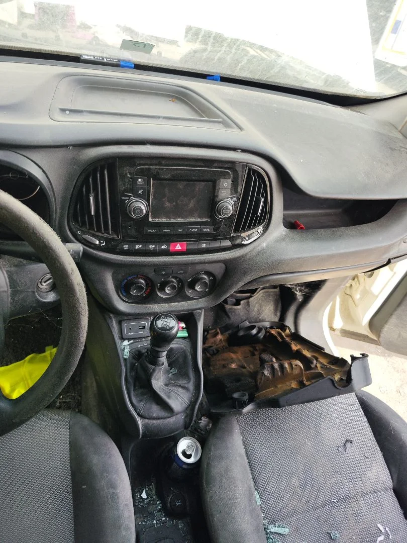 Foto de CONSOLA CENTRAL FIAT II DOBLÒ (263) CARGO 1.6 JTDM 16V CAT (105 CV / 77 KW)