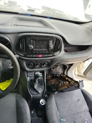 Foto de CONSOLA CENTRAL FIAT II DOBLÒ (263) CARGO 1.6 JTDM 16V CAT (105 CV / 77 KW)