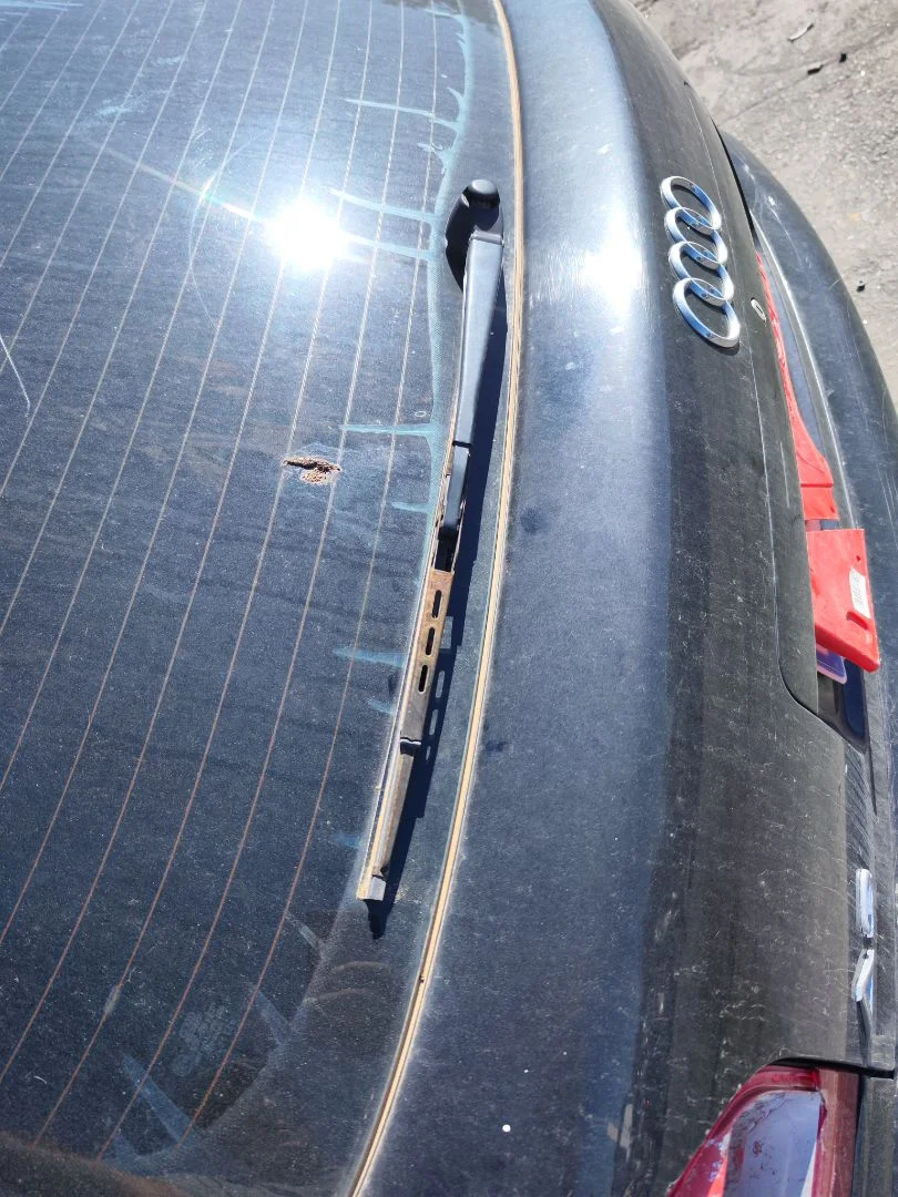 Foto de BRAZO LIMPIA TRASERO AUDI A3 (8L) 1.6 (102 CV / 75 KW) referencia 8D9955407A
