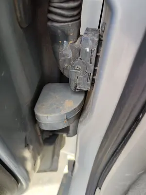 Foto de RETENEDOR PUERTA RENAULT SCENIC II (JM) 1.9 dCi Diesel (120 CV / 88 KW)