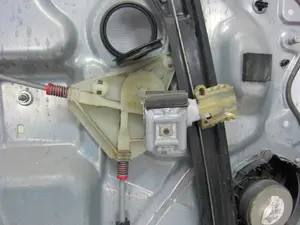 Foto de ELEVALUNAS DELANTERO DERECHO VOLKSWAGEN POLO IV (9N3) 1.4 FSI (86 CV / 63 KW) referencia W06Q4837402S foto 4