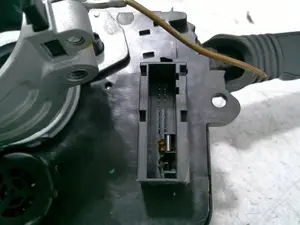 Foto de MANDO MULTIFUNCION OPEL ASTRA H BERLINA 1.7 16V CDTI (101 CV / 74 KW) referencia 282320 foto 2