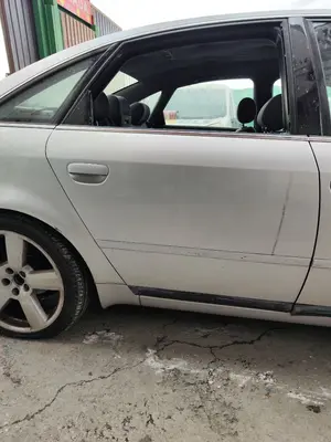 Foto de PUERTA TRASERA DERECHA AUDI A6 BERLINA (4B2) 2.5 V6 24V TDI (150 CV / 110 KW)