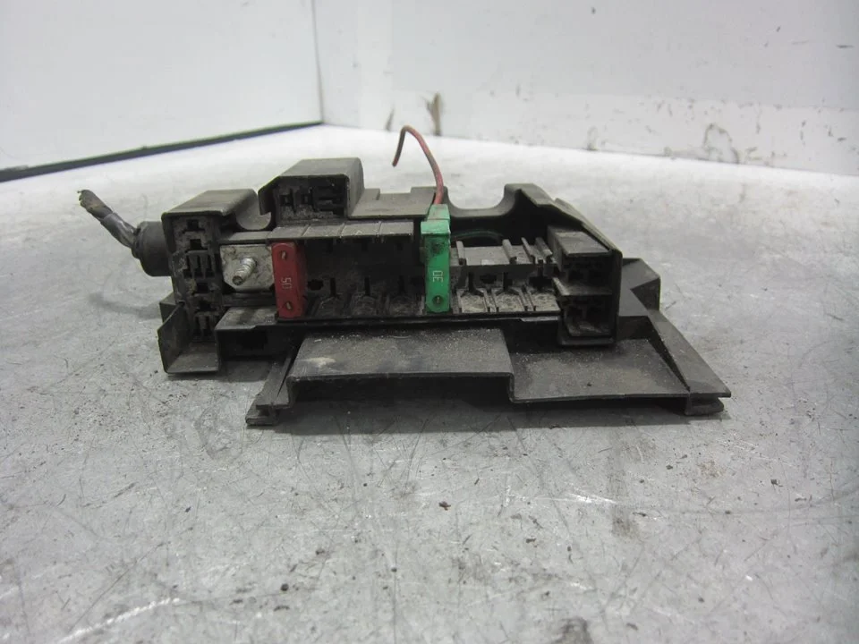 Foto de CAJA RELES / FUSIBLES RENAULT CLIO III 1.2 (75 CV / 55 KW) referencia 403880552R