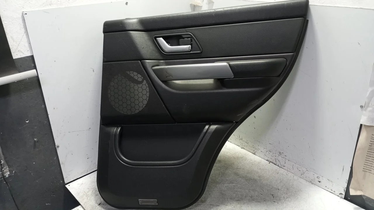 Foto de GUARNECIDO PUERTA TRASERA DERECHA LAND ROVER RANGE ROVER SPORT 2.7 Td V6 CAT (190 CV / 140 KW) referencia ELB501960XXX