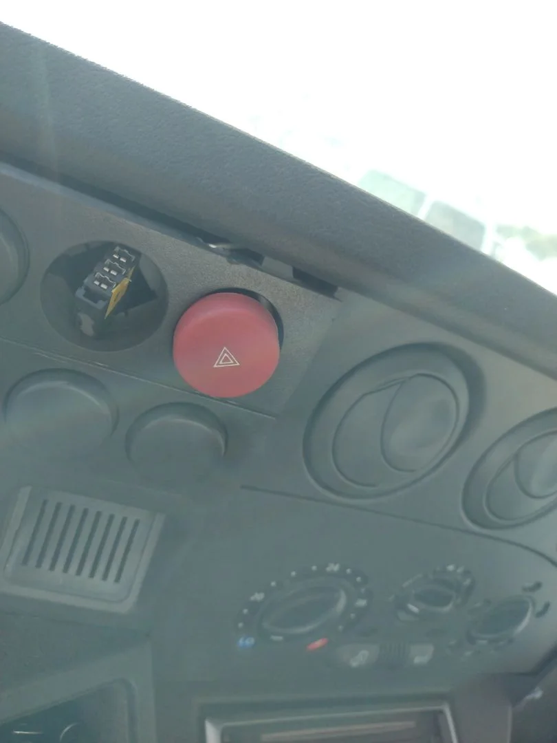 Foto de WARNING IVECO DAILY FURGÓN 2.3 Diesel (97 CV / 71 KW)