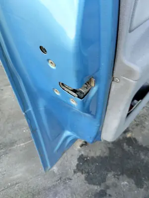 Foto de CERRADURA PUERTA DELANTERA IZQUIERDA CITROEN C3 1.4 HDi (68 CV / 50 KW) referencia 9135N0