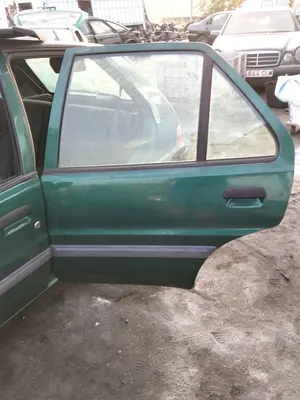 Foto de PUERTA TRASERA IZQUIERDA PEUGEOT 106 (S2) 1.1  (60 CV / 44 KW)