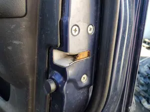 Foto de CERRADURA PUERTA DELANTERA DERECHA HONDA CR-V (RD8) 2.0 VTEC CAT (150 CV / 110 KW)