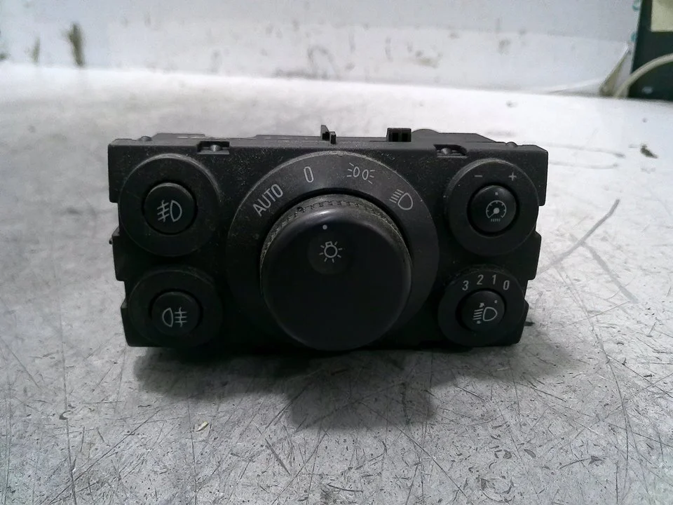 Foto de MANDO LUCES OPEL ASTRA H BERLINA 1.7 16V CDTI (101 CV / 74 KW) referencia 13100124