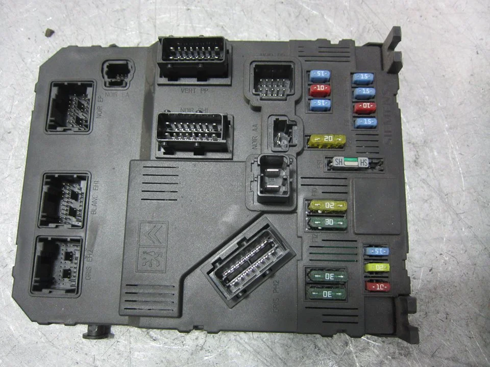 Foto de CAJA RELES / FUSIBLES PEUGEOT 407 2.0 16V CAT (136 CV / 100 KW) referencia 9655708480