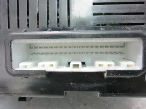 Foto de CAJA RELES / FUSIBLES RENAULT CLIO III 1.5 dCi Diesel (68 CV / 50 KW) referencia 8200652285 foto 5