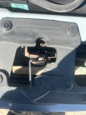 Foto de CERRADURA CAPO HYUNDAI ACCENT (LC) 1.5 CRDi CAT (82 CV / 60 KW)