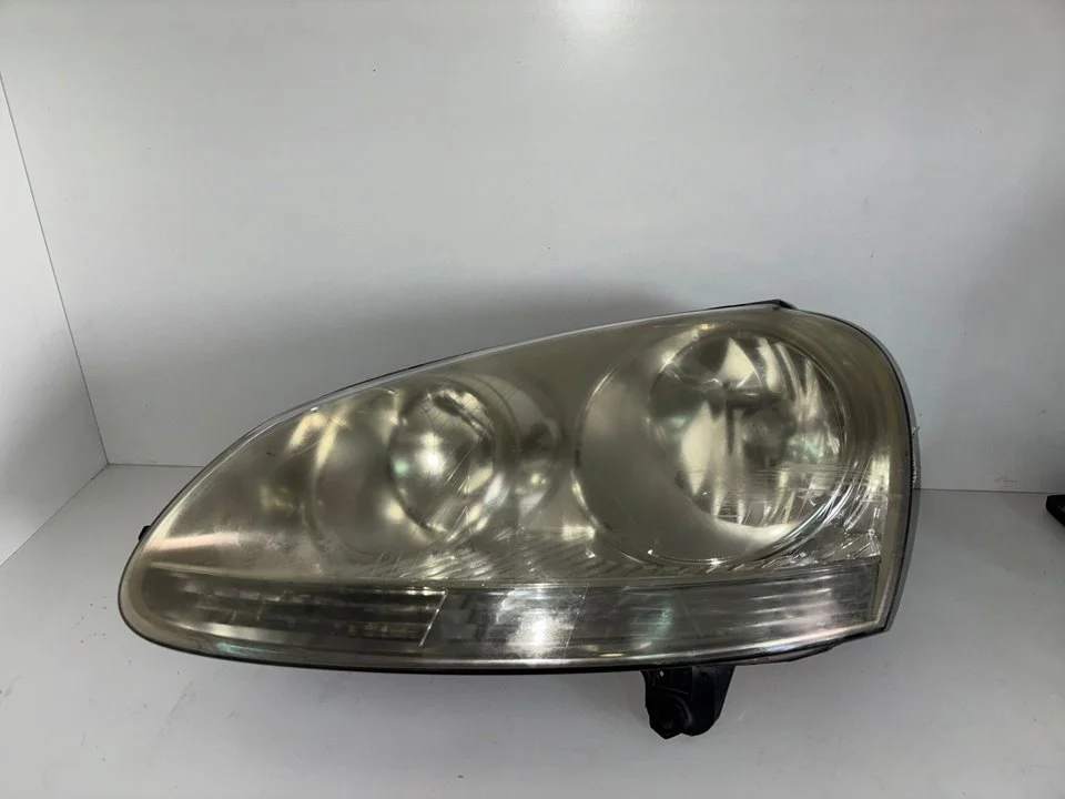 Foto de FARO IZQUIERDO VOLKSWAGEN GOLF V (1K1)(10.2003) 1.9 TDI (105 CV / 77 KW) referencia 1K6941029P