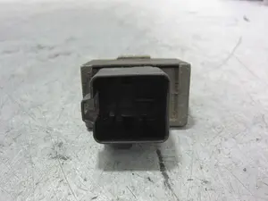 Foto de CAJA PRECALENTAMIENTO RENAULT CLIO III 1.5 dCi Diesel CAT (86 CV / 63 KW) referencia 7700115078 foto 4