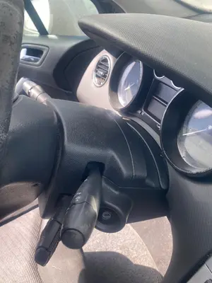 Foto de MANDO MULTIFUNCION PEUGEOT 308 1.6 16V HDi (90 CV / 66 KW) foto 2