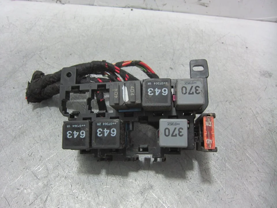 Foto de CAJA RELES / FUSIBLES AUDI A6 BERLINA (4F2) 2.0 TDI (140 CV / 103 KW) referencia 4F0937503