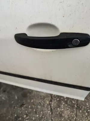 Foto de MANETA EXTERIOR DELANTERA IZQUIERDA FORD FOCUS BERLINA (CAP) 1.6 TDCi CAT (90 CV / 66 KW)