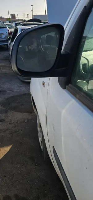 Foto de RETROVISOR INTERIOR RENAULT KANGOO II (F/KW0) 1.5 dCi Diesel FAP (90 CV / 66 KW) foto 2