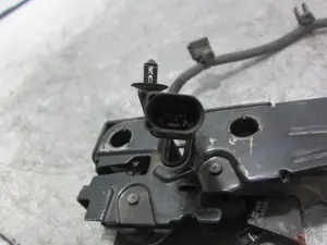Foto de CERRADURA CAPO SEAT LEON (1P1) referencia 1P0953236C foto 2
