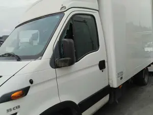Foto de PUERTA DELANTERA IZQUIERDA IVECO DAILY FURGÓN 2.8 Diesel CAT (146 CV / 107 KW)