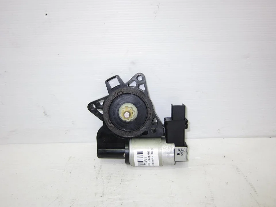 Foto de MOTOR ELEVALUNAS TRASERO IZQUIERDO MAZDA 6 BERLINA (GG) 2.0 CAT (141 CV / 104 KW) referencia GJ6A5858X