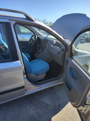 Foto de GOMAS CONTORNO PUERTA FIAT II PANDA (169) 1.2 CAT (60 CV / 44 KW)