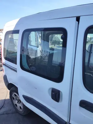 Foto de LUNA TRASERA DERECHA RENAULT KANGOO I (F/KC0) 1.9 dCi Diesel CAT (84 CV / 62 KW) referencia 8200057635