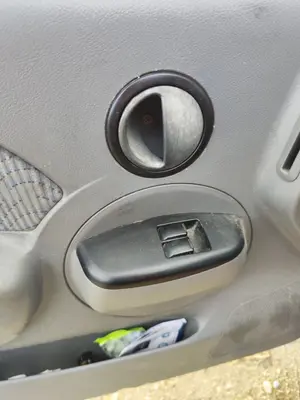 Foto de MANETA INTERIOR DELANTERA IZQUIERDA CHEVROLET KALOS 1.2 CAT (72 CV / 53 KW)