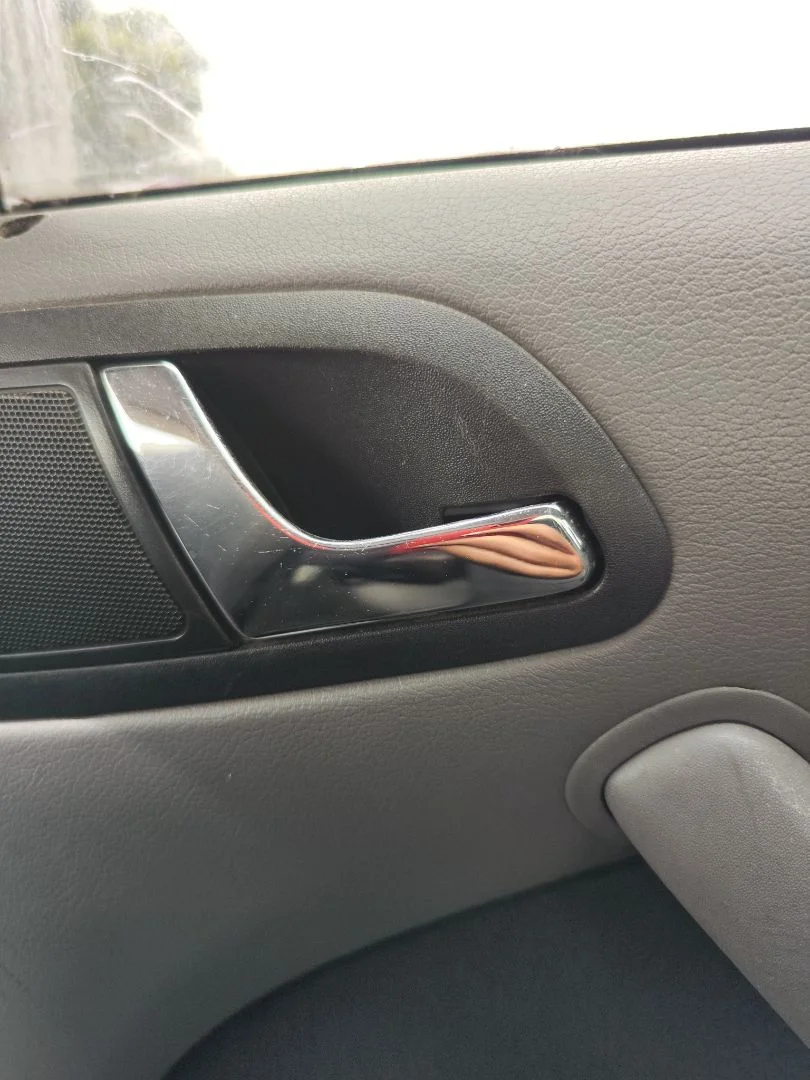 Foto de MANETA INTERIOR TRASERA DERECHA SKODA OCTAVIA BERLINA (1U2) 1.9 TDI (90 CV / 66 KW) referencia 1U4839248B
