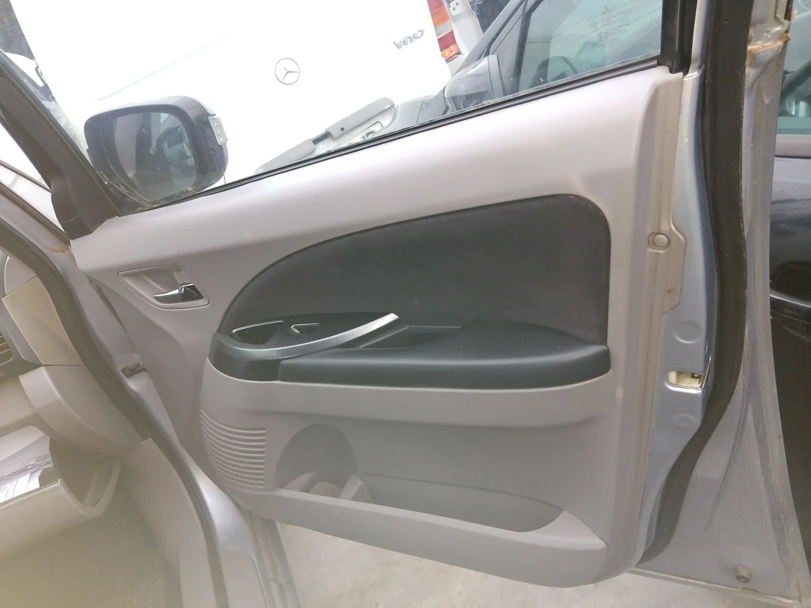 Foto de GUARNECIDO PUERTA DELANTERA DERECHA MITSUBISHI GRANDIS (NA0W) 2.0 DI-D CAT (136 CV / 100 KW)
