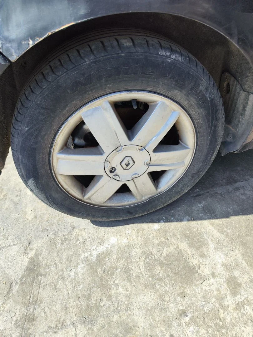 Foto de LLANTA RENAULT SCENIC II (JM) 1.9 dCi Diesel (120 CV / 88 KW)