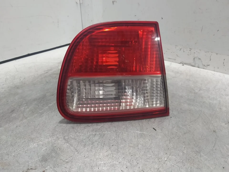 Foto de PILOTO TRASERO IZQUIERDO INTERIOR SEAT LEON (1M1) 1.9 TDI (90 CV / 66 KW) referencia 1M6945091B